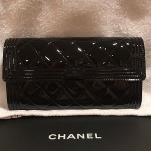 Chanel RARE patent leather boy wallet🖤🤍